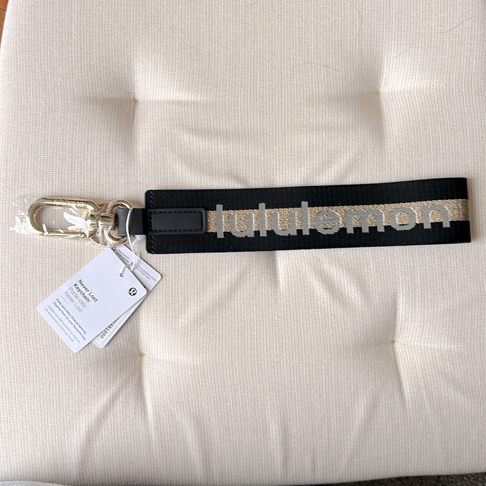 Brand New with tags Lululemon Never Lost keychain